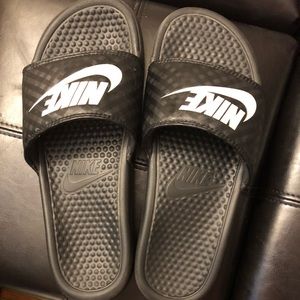 NIKE SLIDES